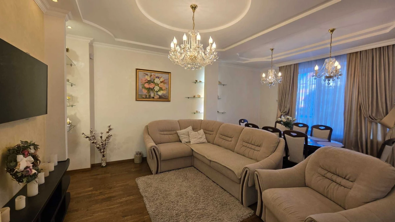 3-bedroom apartment on Ivan Franko Street