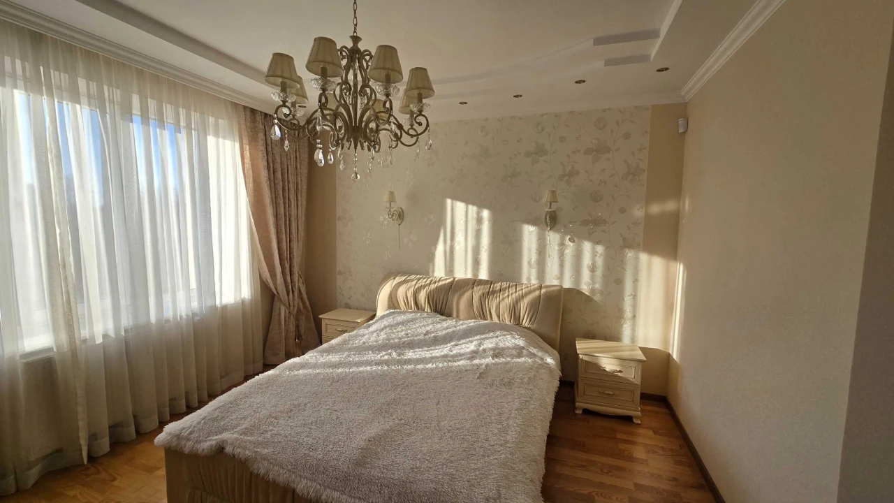 3-bedroom apartment on Ivan Franko Street