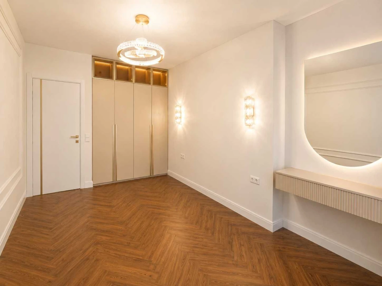 Sale of a 2-bedroom apartment in the Park Land complex
