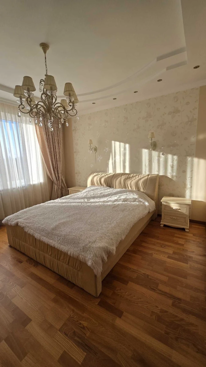 3-bedroom apartment on Ivan Franko Street