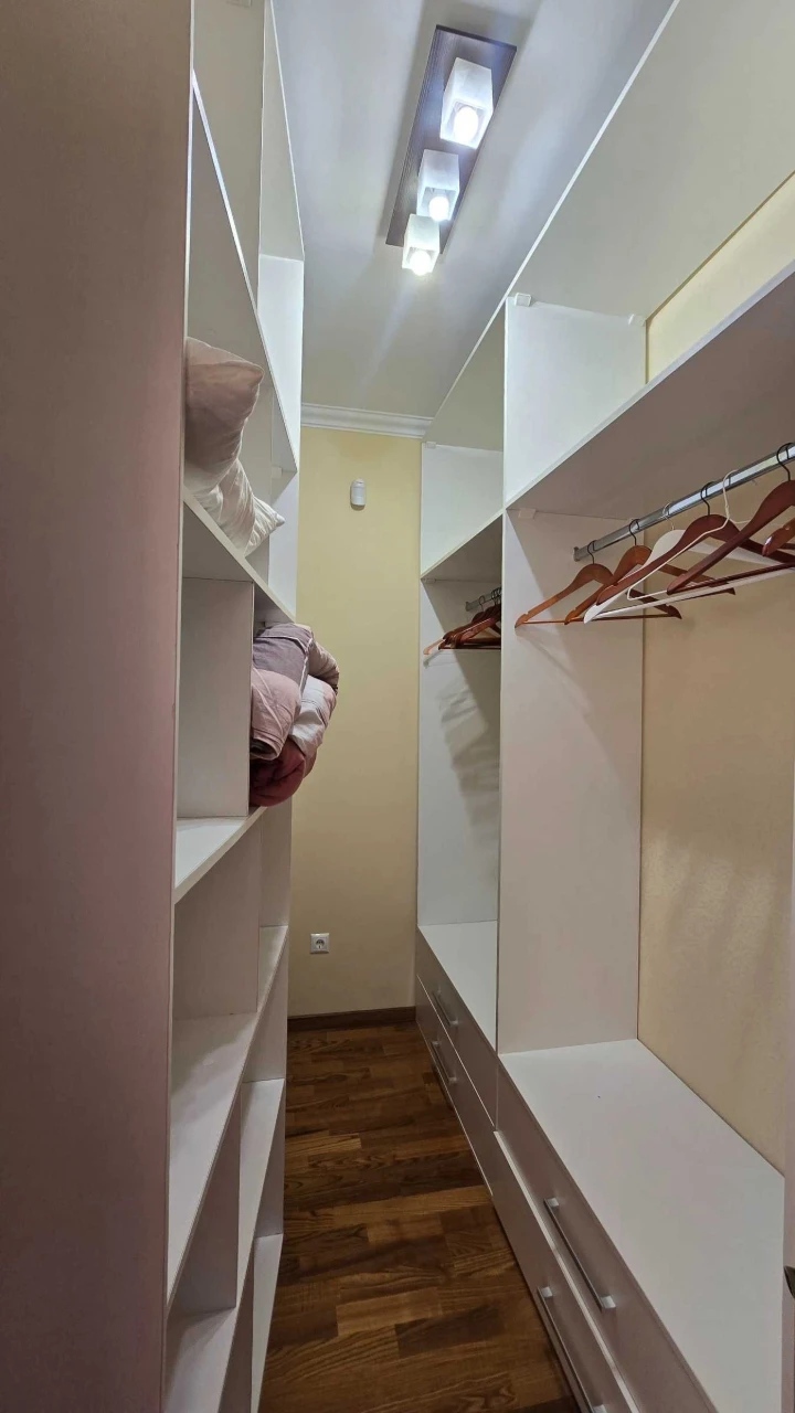 3-bedroom apartment on Ivan Franko Street