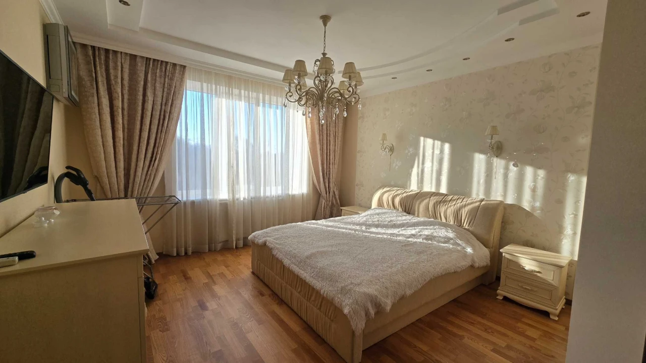 3-bedroom apartment on Ivan Franko Street