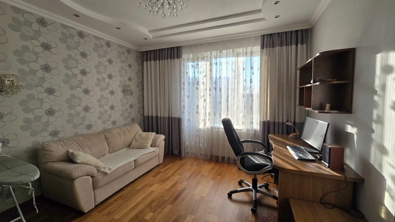 3-bedroom apartment on Ivan Franko Street