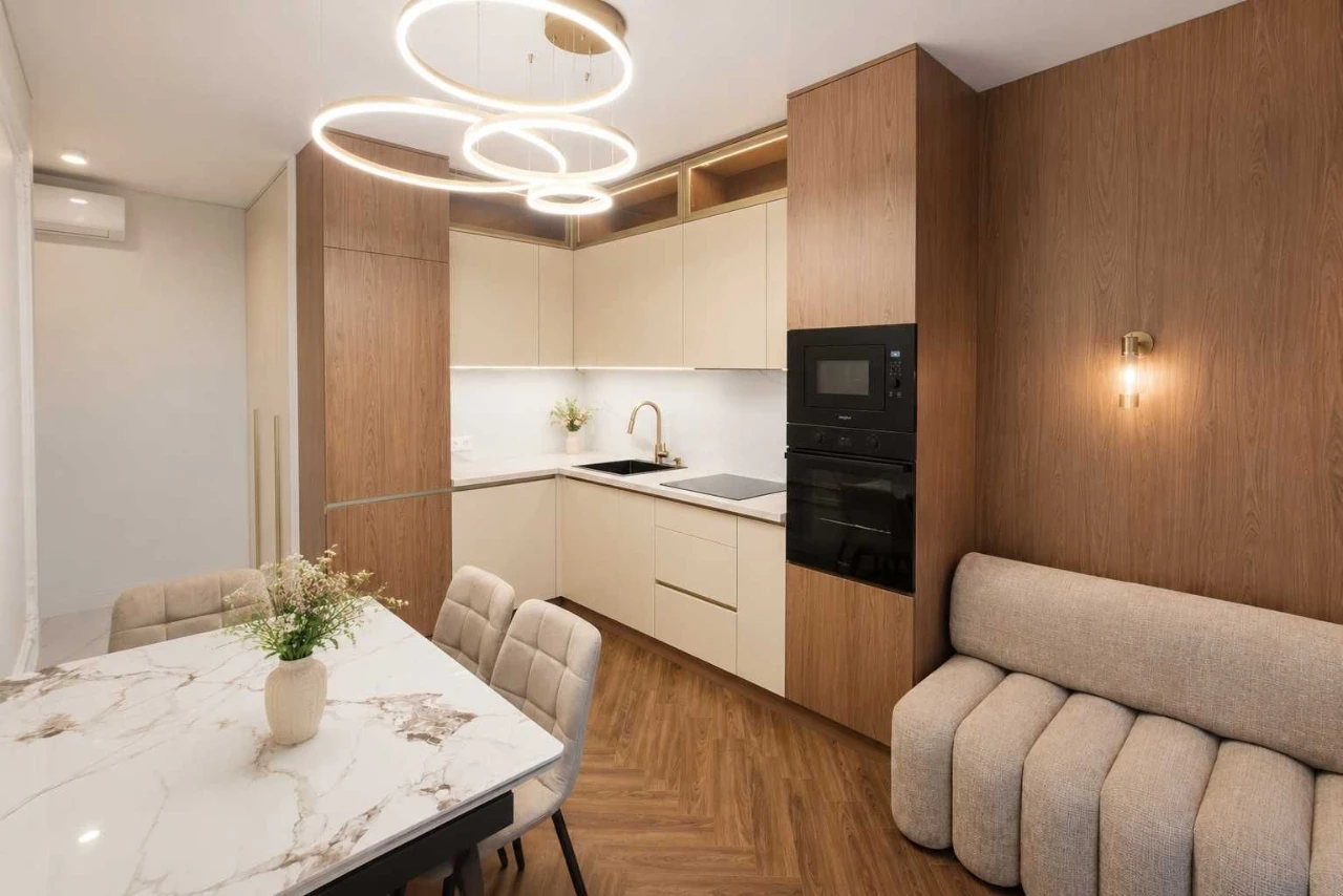 Sale of a 2-bedroom apartment in the Park Land complex