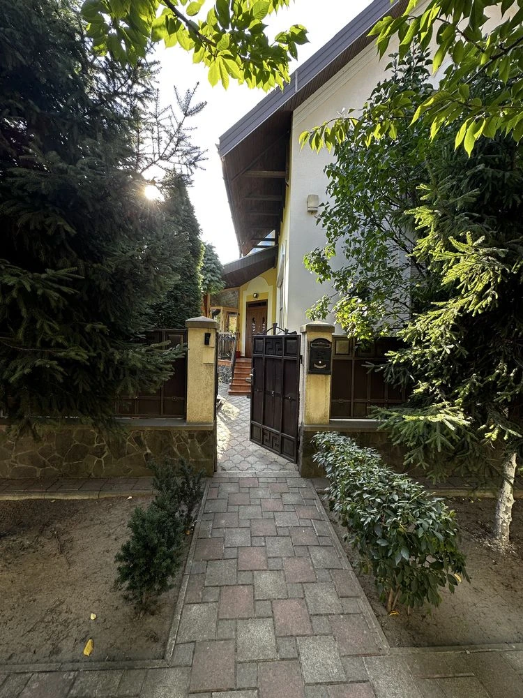 House for sale on Slavyanskaya Embankment