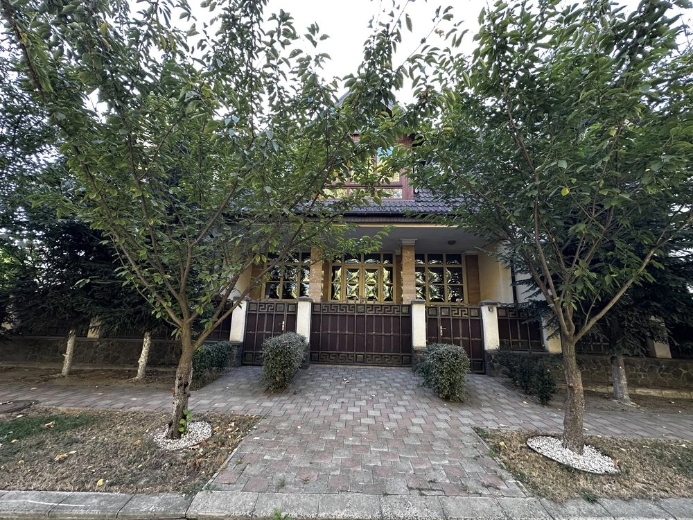 House for sale on Slavyanskaya Embankment