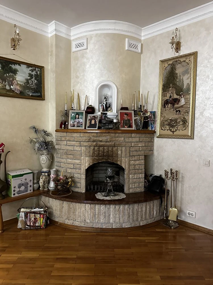 House for sale on Slavyanskaya Embankment