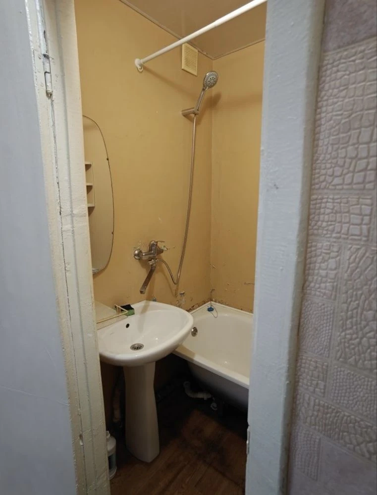 Sale of a 1-room apartment, Ювілейний Avenue, near the Свіжина store, near