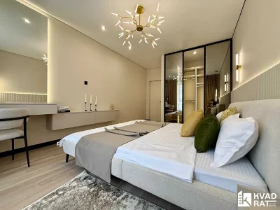 LAKE 2-bedroom designer renovation