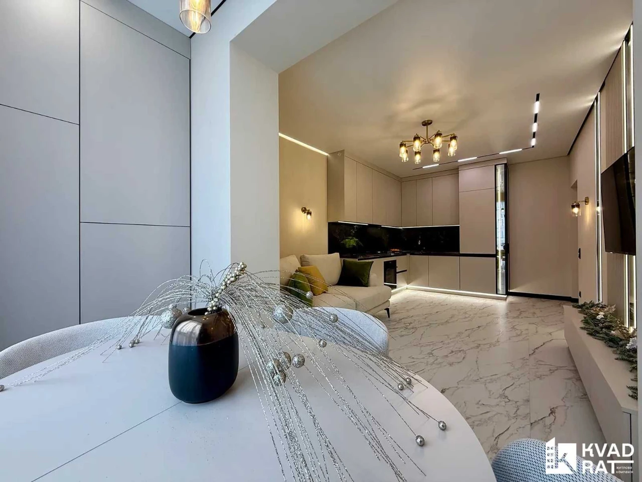 LAKE 2-bedroom designer renovation