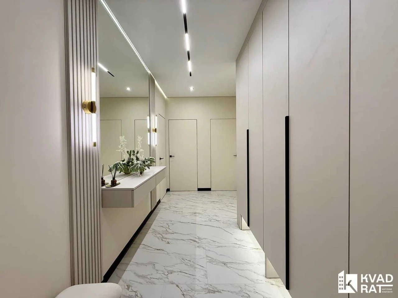 LAKE 2-bedroom designer renovation
