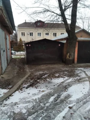 For sale iron garage in the city center or exchange for an electric vehicle