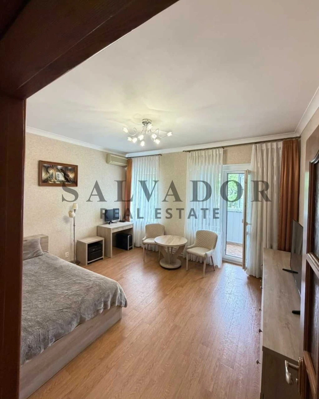 Продається 2-кімнатна квартира 56 м² з ремонтом, вул. Прохорівська