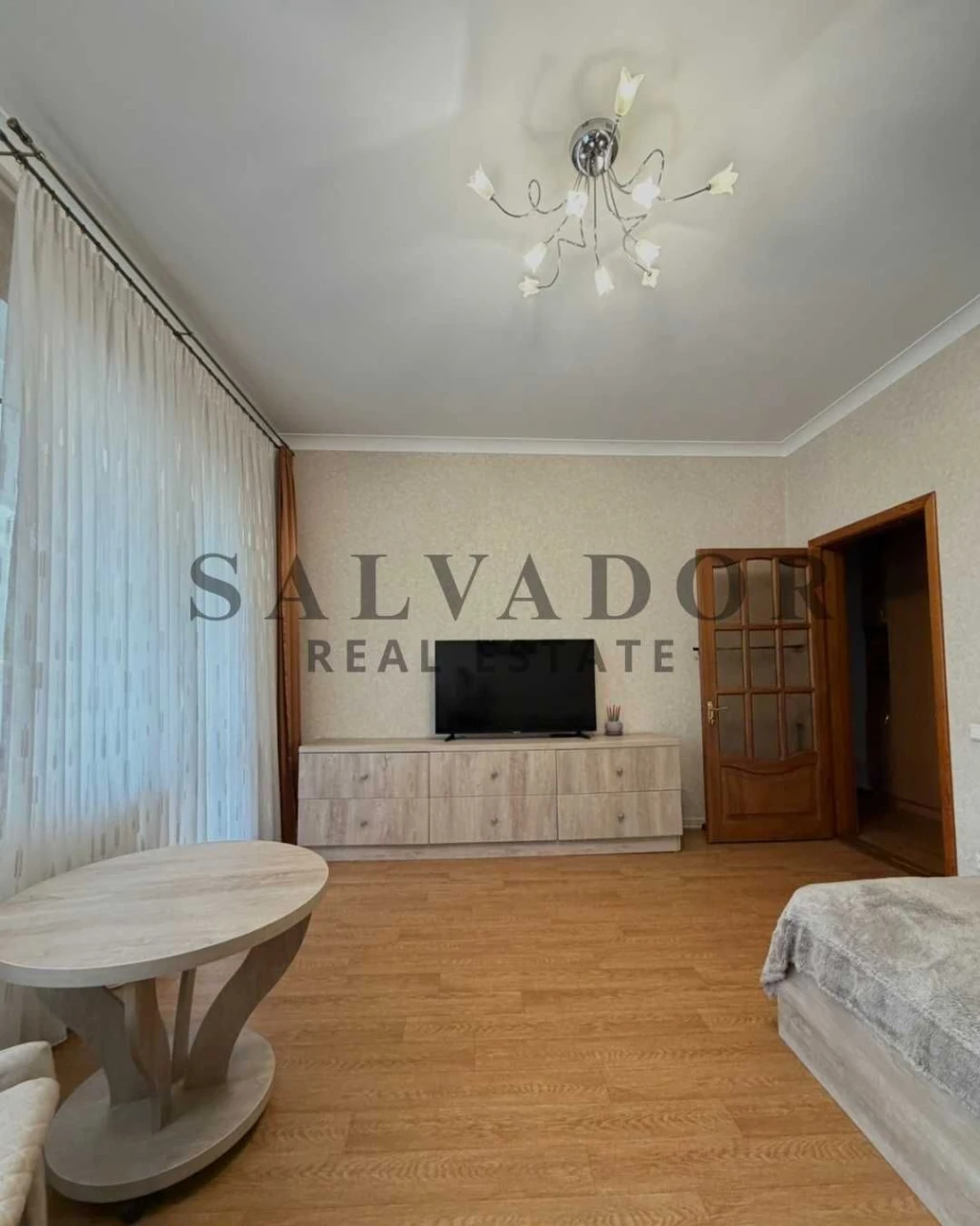 Продається 2-кімнатна квартира 56 м² з ремонтом, вул. Прохорівська