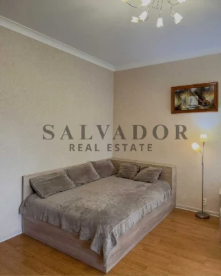 Продається 2-кімнатна квартира 56 м² з ремонтом, вул. Прохорівська