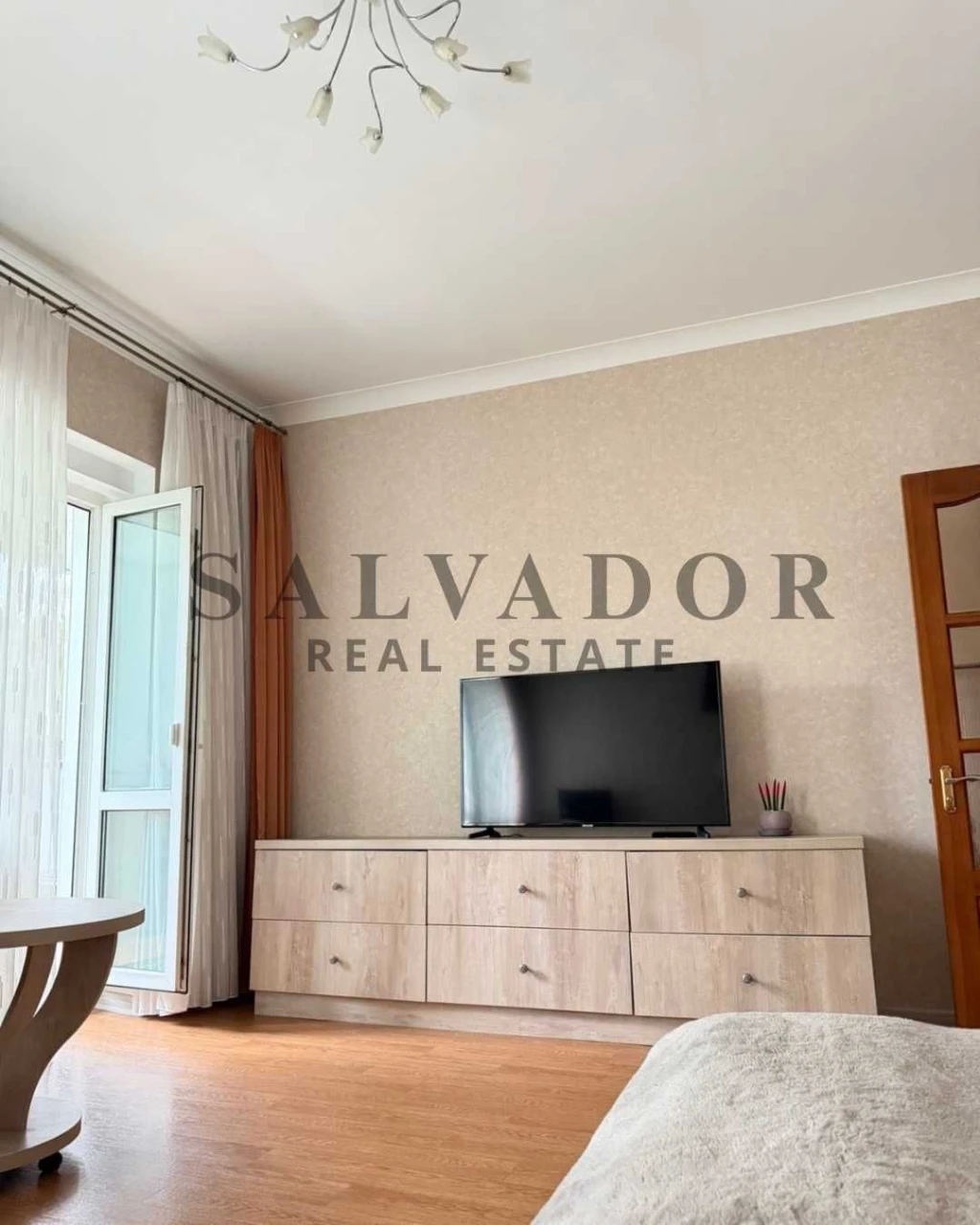 Продається 2-кімнатна квартира 56 м² з ремонтом, вул. Прохорівська