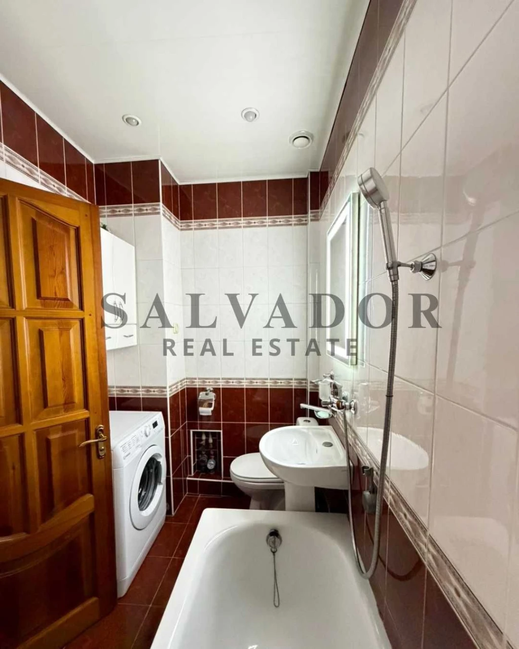 Продається 2-кімнатна квартира 56 м² з ремонтом, вул. Прохорівська