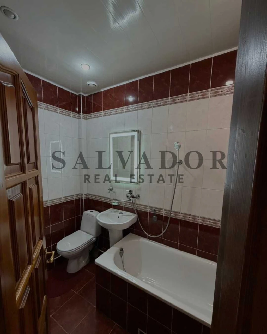 Продається 2-кімнатна квартира 56 м² з ремонтом, вул. Прохорівська