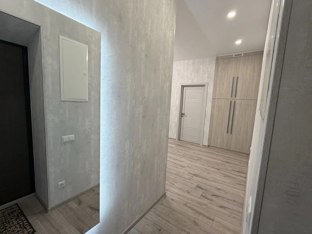 Selling 2-bedroom apartment