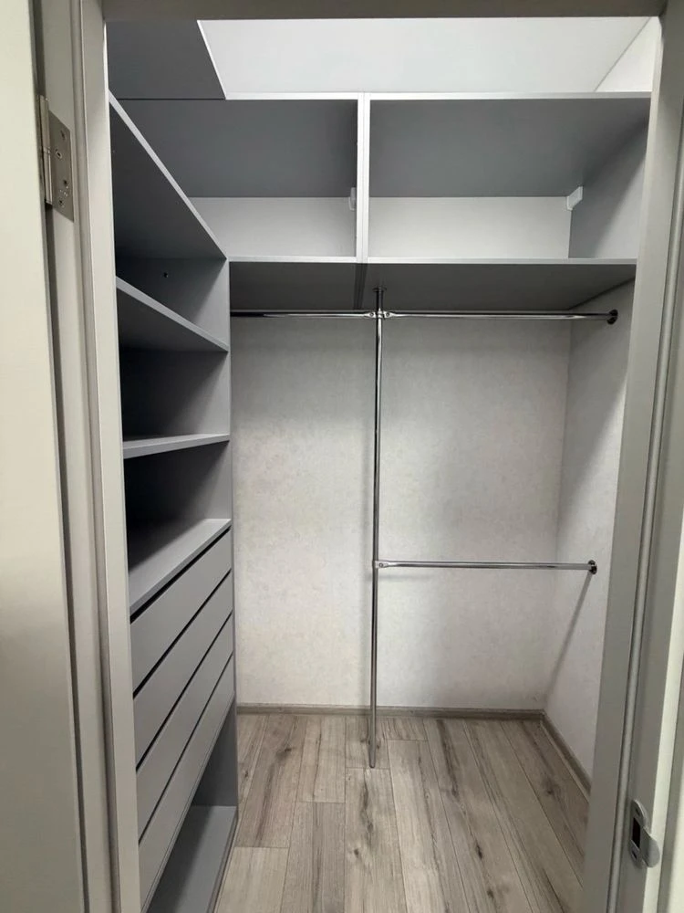 Selling 2-bedroom apartment