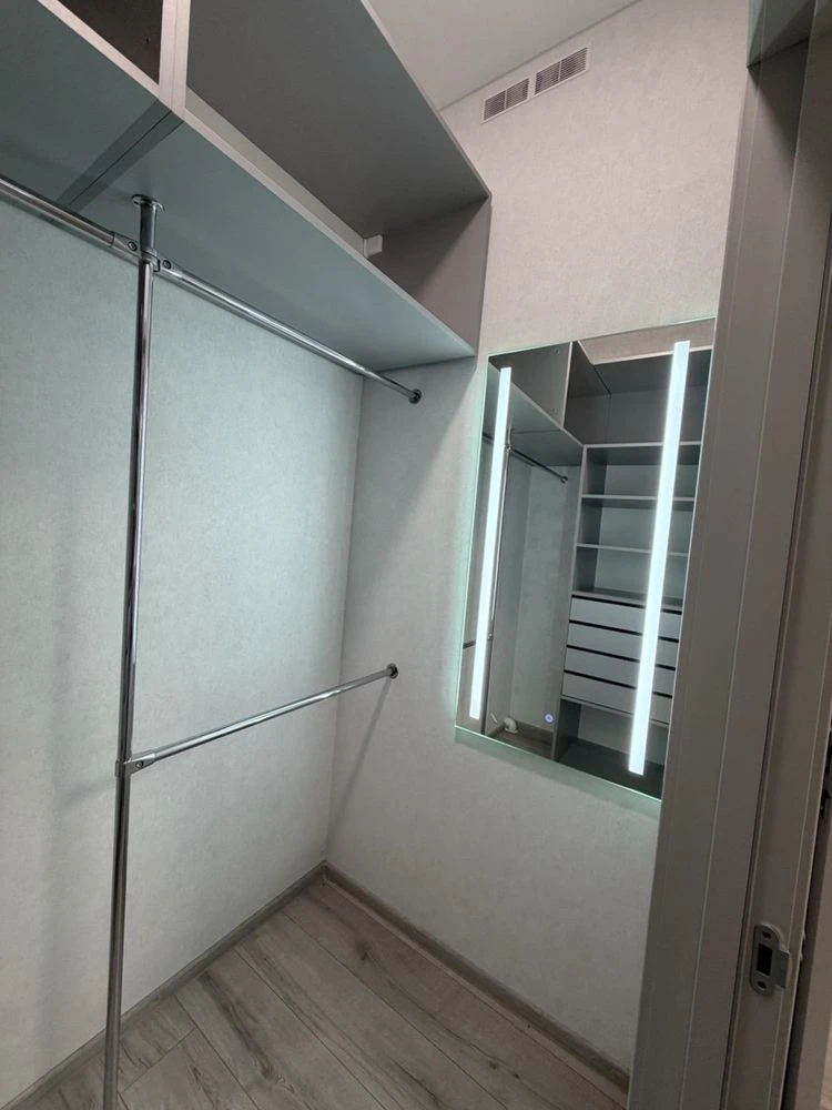 Selling 2-bedroom apartment