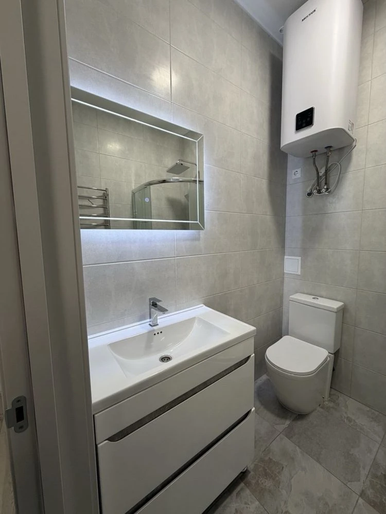 Selling 2-bedroom apartment