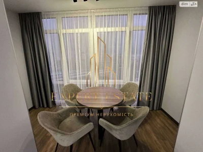 First time on sale! Designer apartment, top floor, metro