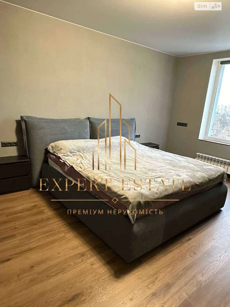 First time on sale! Designer apartment, top floor, metro