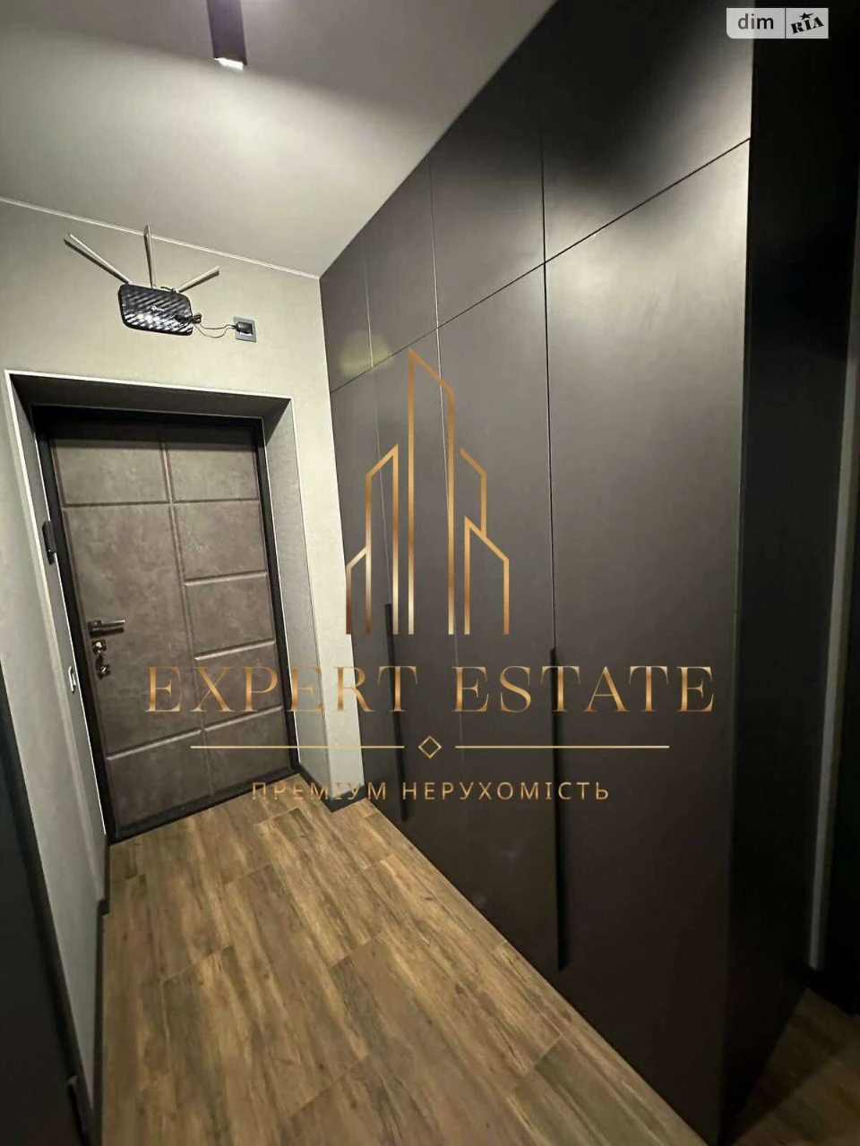 First time on sale! Designer apartment, top floor, metro