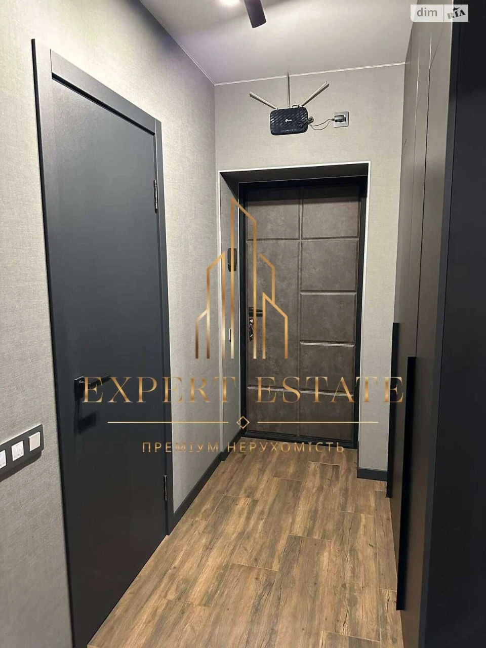 First time on sale! Designer apartment, top floor, metro