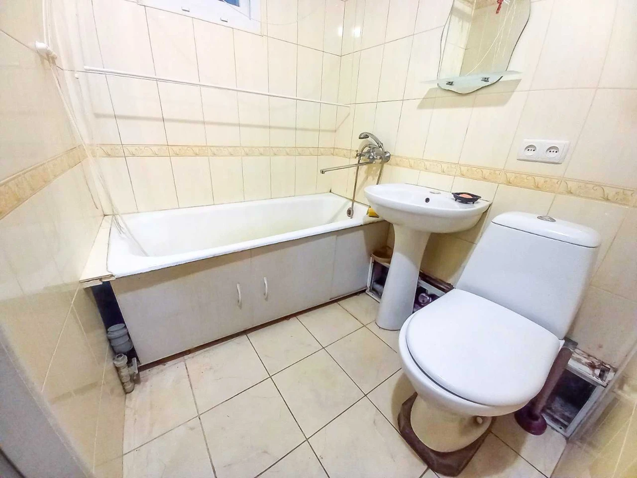 Реальный вариант. Продам 2 комн. квартиру метро 23 Августа,