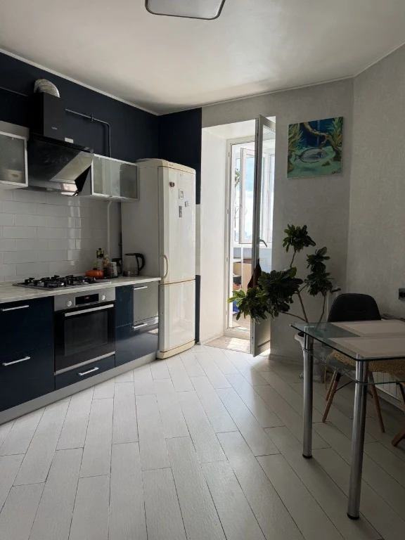 Svjatoshyn 3-room apartment
