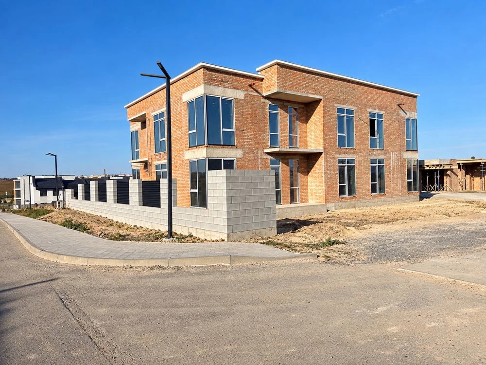 Квартира в новобудові. Будинок на 8 квартири