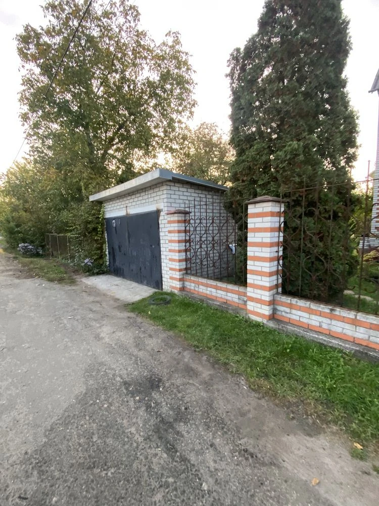 будинок з ділянкою