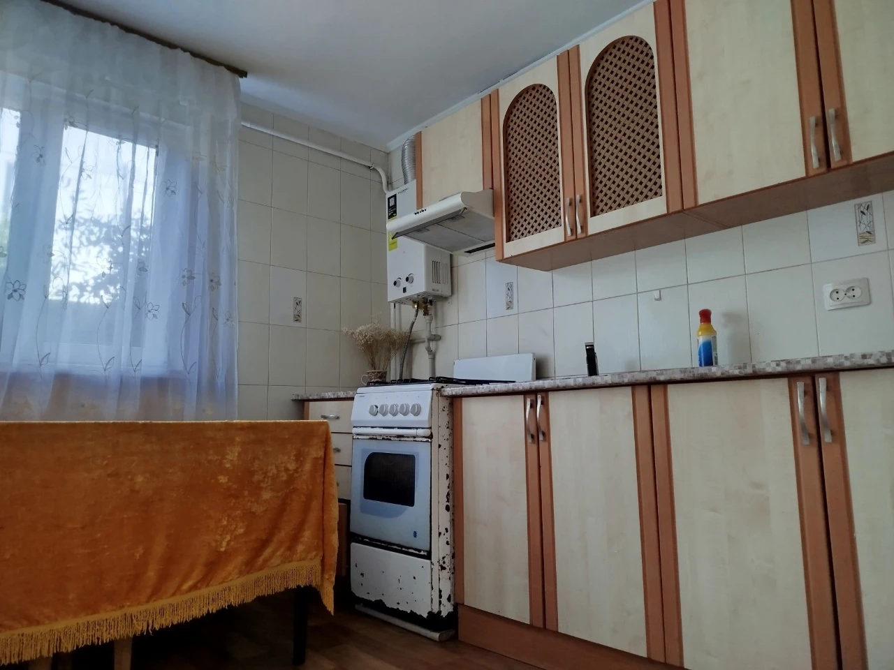 Sale of a 2-room apartment (57m²) with a separate courtyard and GARAGE!