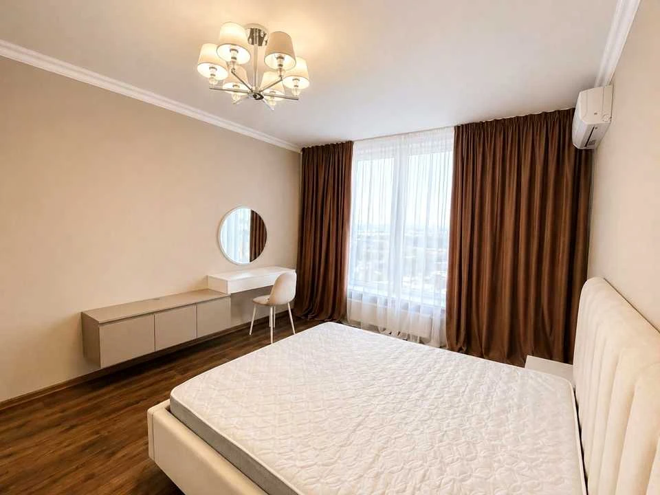 Квартира. Київ, Івана Виговського вул.