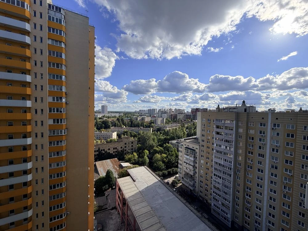 Продаж 1к квартири з ремонтом і меблями, ЖК "Амурський", метро