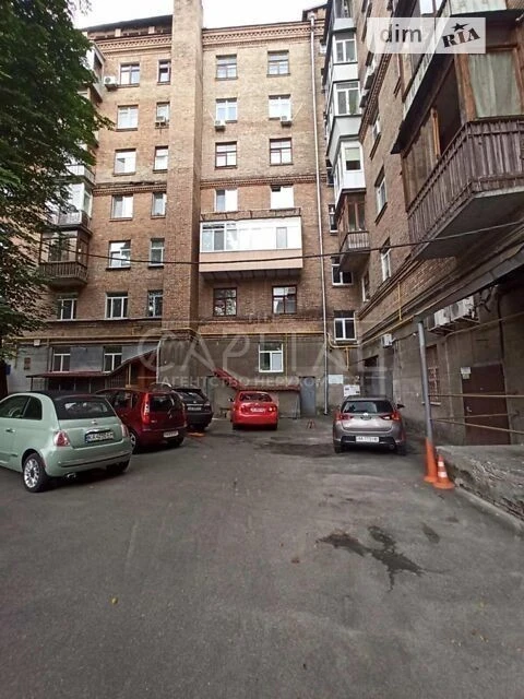 Sale of 2-room apartment 80 sq. m. on Velyka Vasylkivska 71/