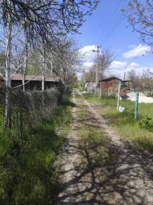 Продаю дачний участок з літнім домиком