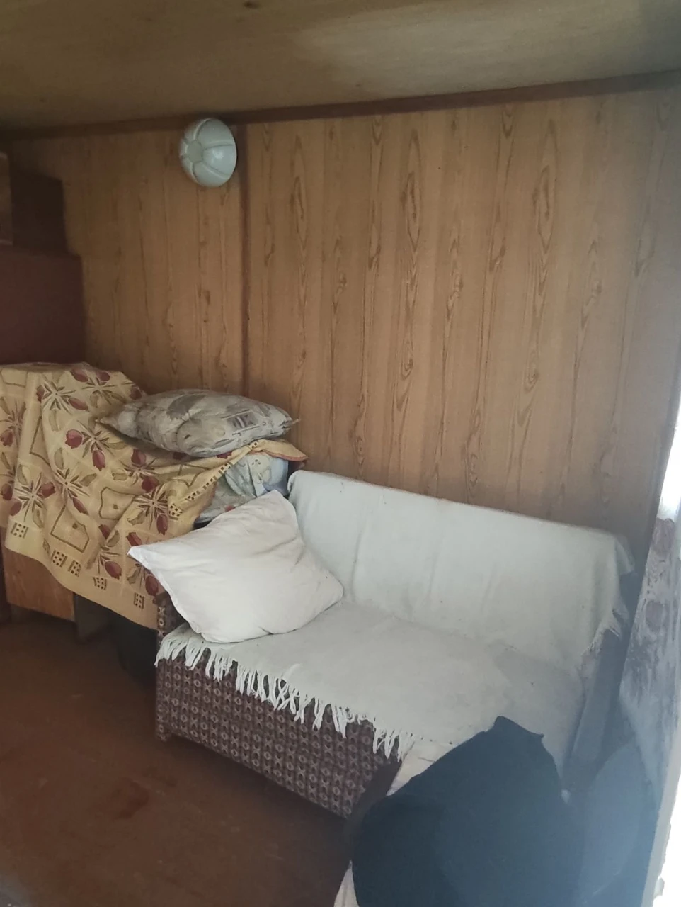 Продаю дачний участок з літнім домиком