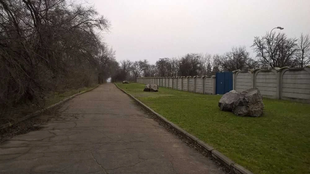 Продається ділянка у Великому Лузі, вул. Центральна. Дорога асфальтована.