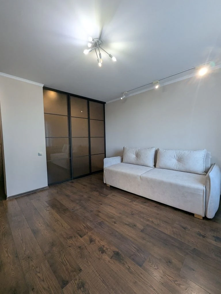 Sale of a 1-bedroom apartment in a new building on Vypasova Street