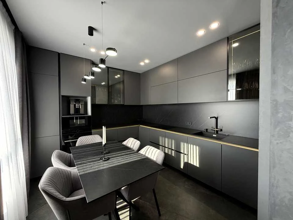 Apartment. Chernivtsi, Vienський Proyiz