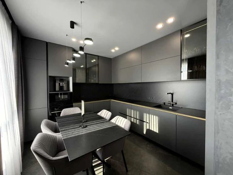 Apartment. Chernivtsi, Vienський Proyiz