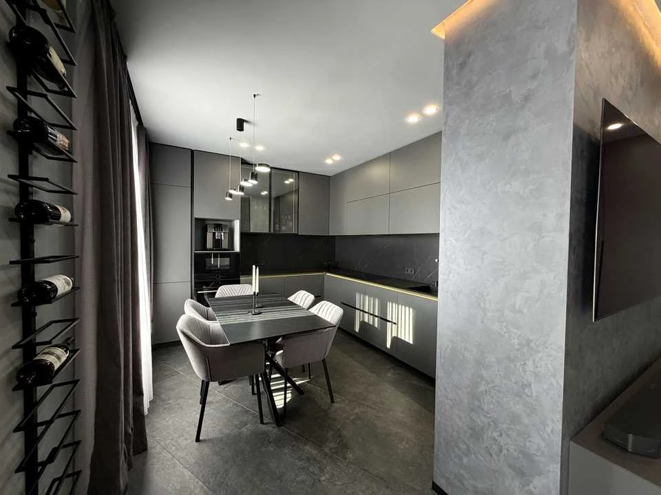 Apartment. Chernivtsi, Vienський Proyiz