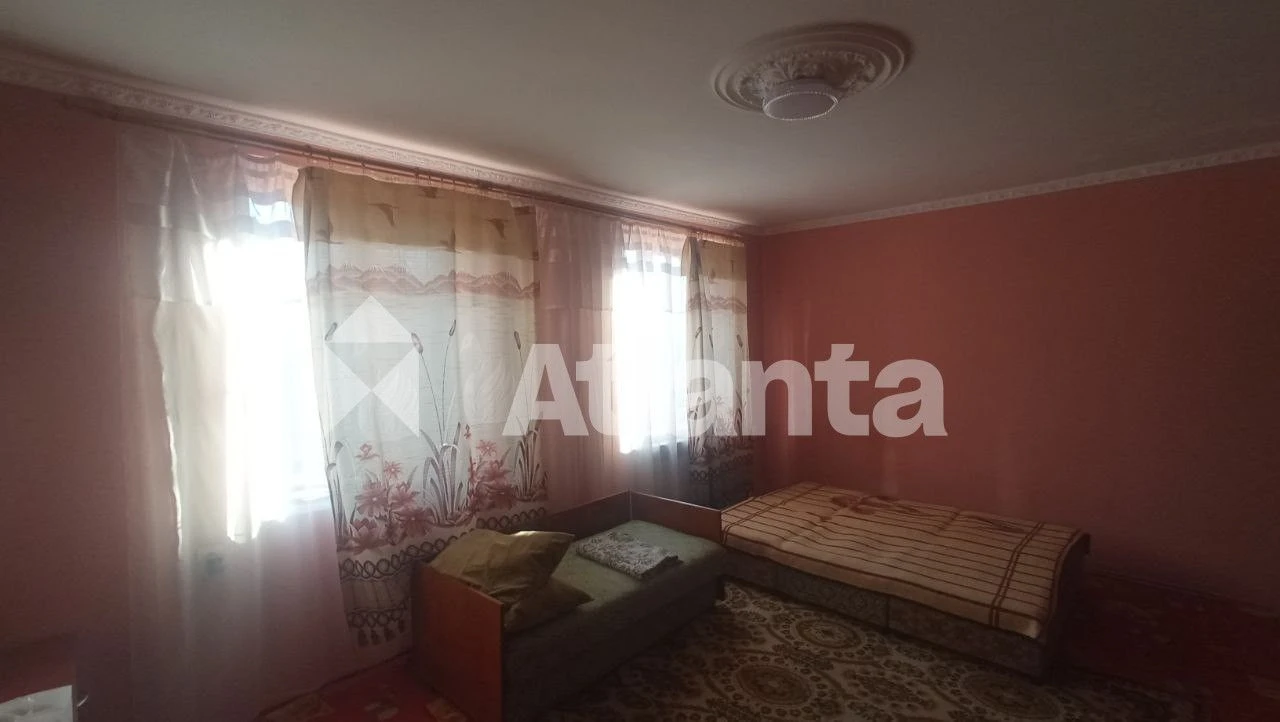 2-bedroom apartment with a private yard