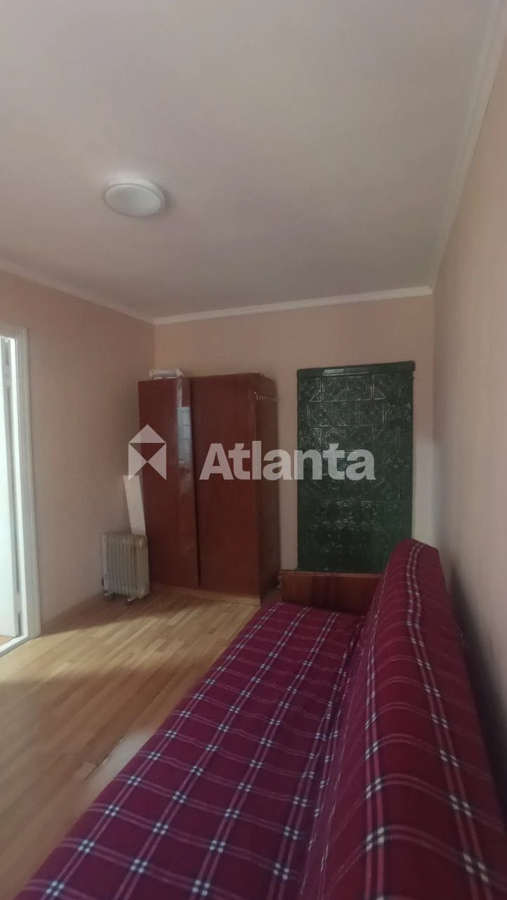 2-bedroom apartment with a private yard