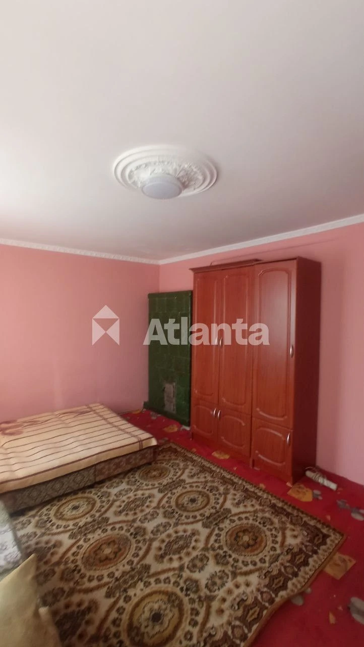 2-bedroom apartment with a private yard
