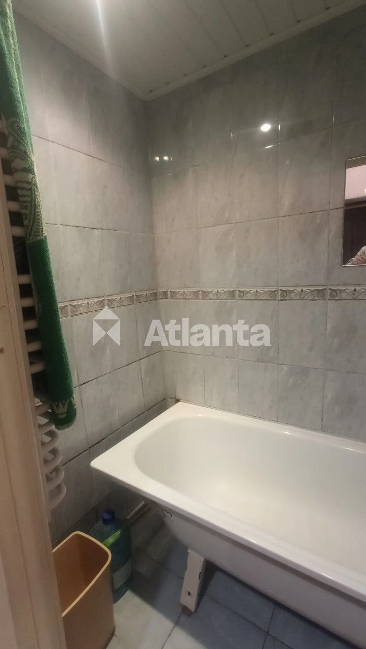 2-bedroom apartment with a private yard