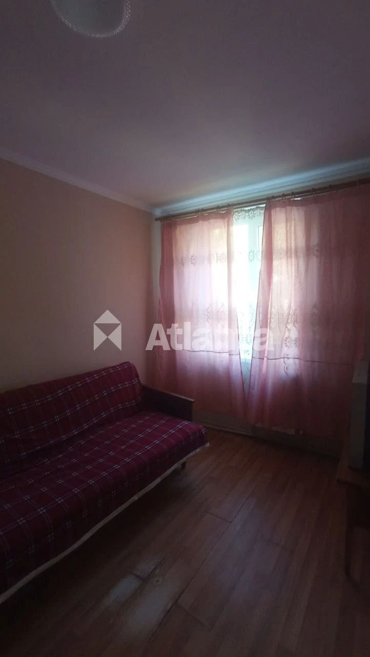 2-bedroom apartment with a private yard